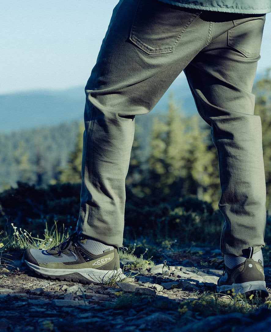 KEEN Hightrail Mid Waterproof Scarponi Trekking Uomo - Pelle Resistente All'Acqua, Suola Gomma, Colore Steel Grey/Forest Night, 43