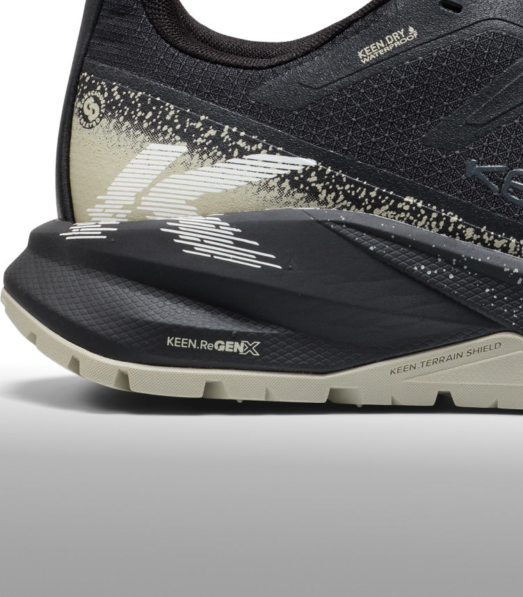 Detailansicht der Fersendämpfung des KEEN Targhee Apex mit KEEN.ReGENX-Zwischensohle und Terrain Shield für Stabilität.