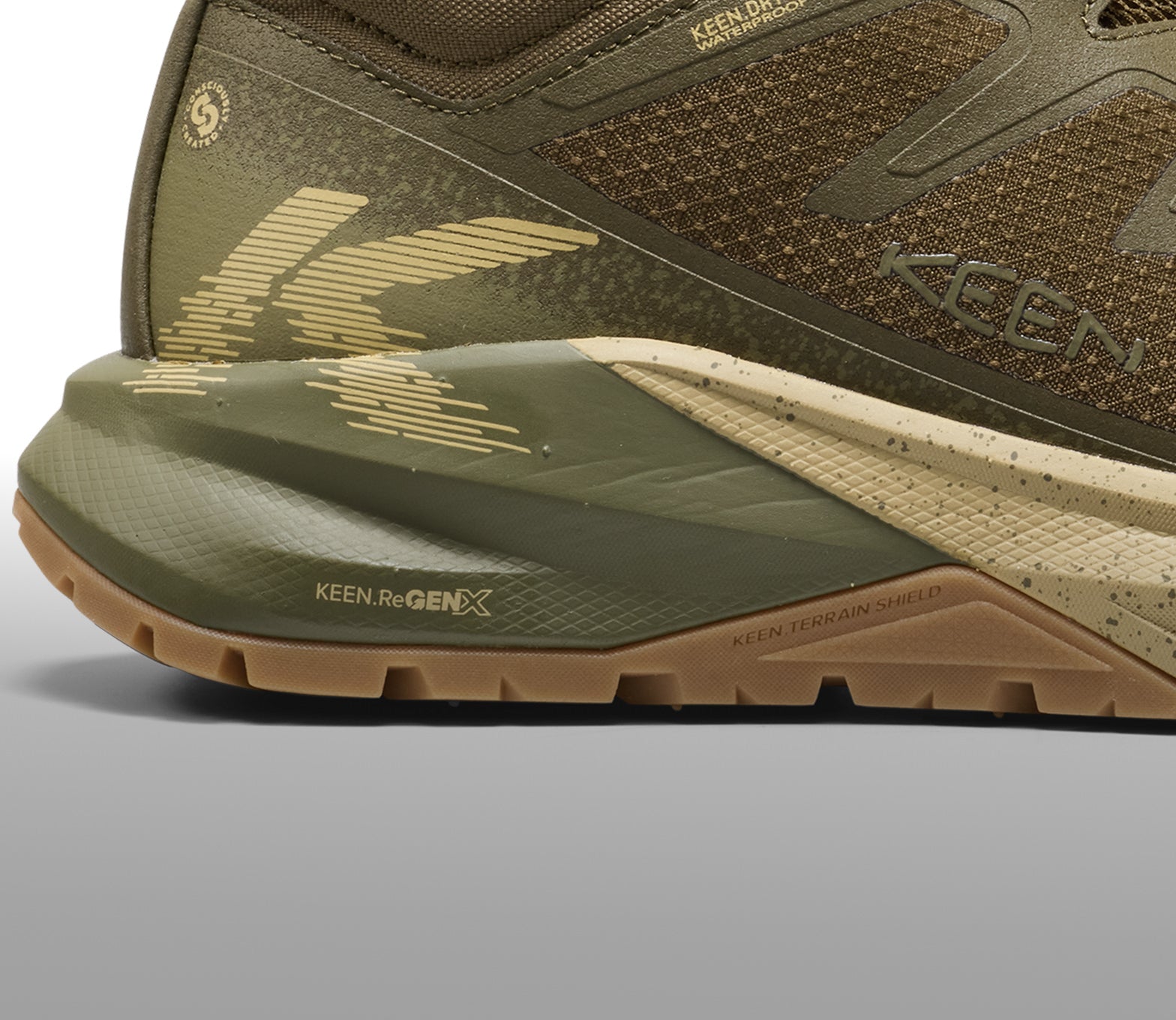 Detailansicht der Ferse des KEEN Targhee Apex mit KEEN.ReGEN-Dämpfung und robuster Zwischensohle für Komfort und Stabilität.