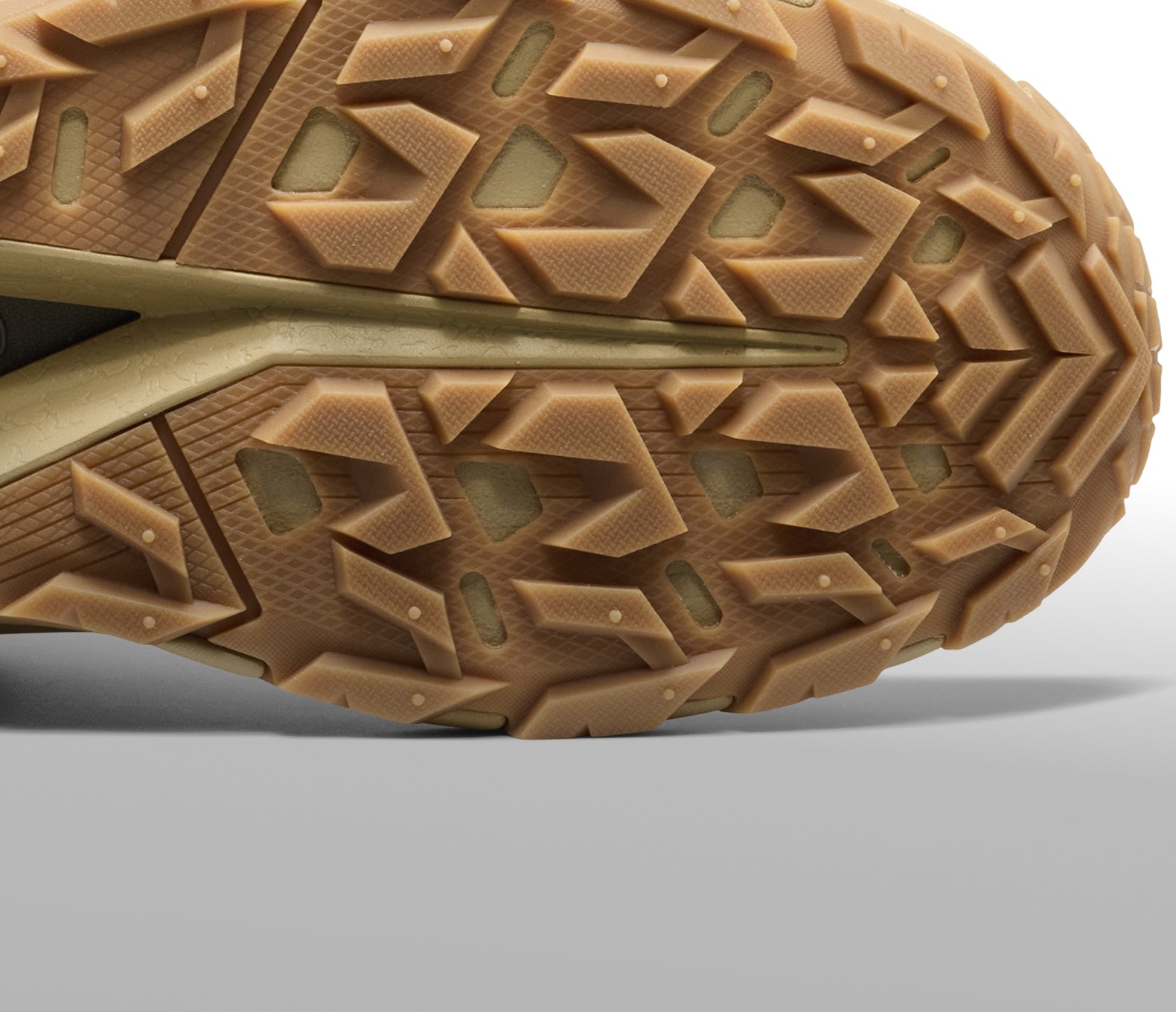 Profilierte Gummilaufsohle des KEEN Targhee Apex mit griffigem Stollenmuster für sicheren Halt auf Trail und Alltag.