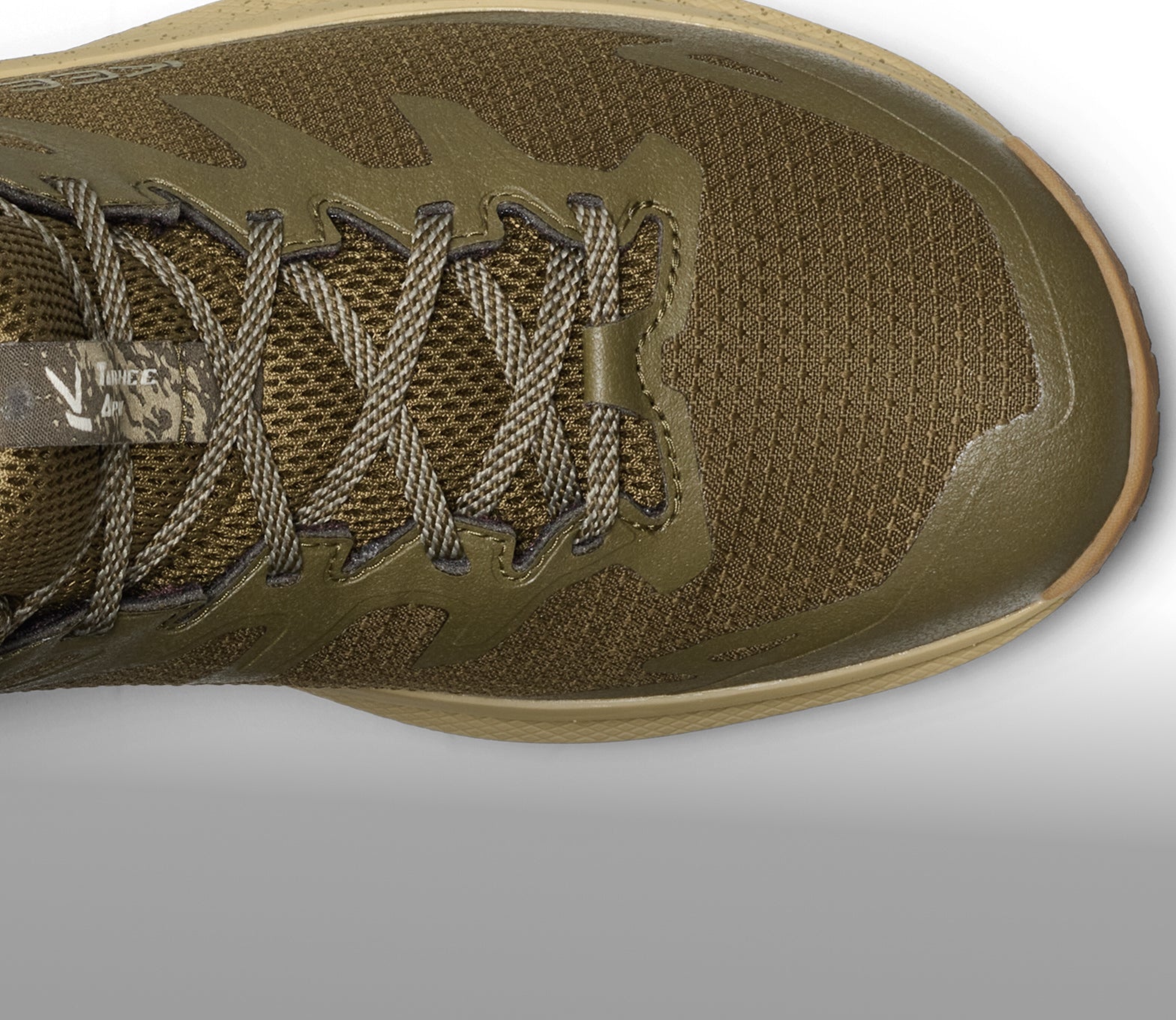 Detailansicht der Zehenbox eines olivfarbenen KEEN Targhee Apex mit robustem Schutzrand und atmungsaktivem Textil-Obermaterial.