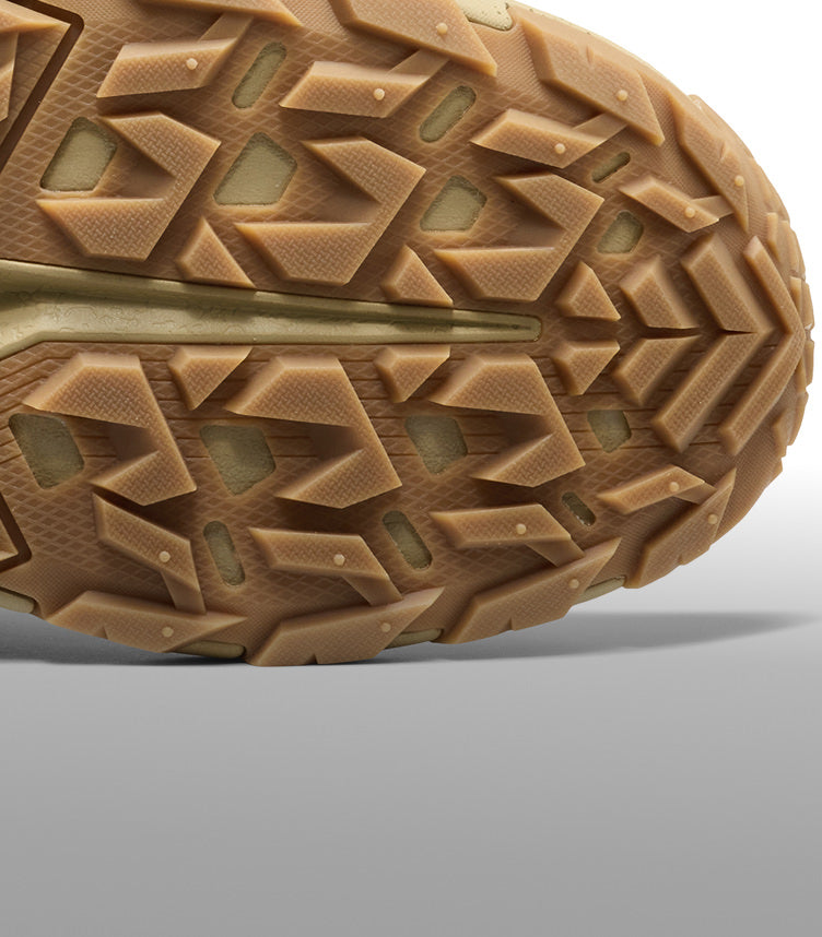 Profilierte Gummilaufsohle des KEEN Targhee Apex mit griffigem Stollenmuster für sicheren Halt auf Trail und Alltag.